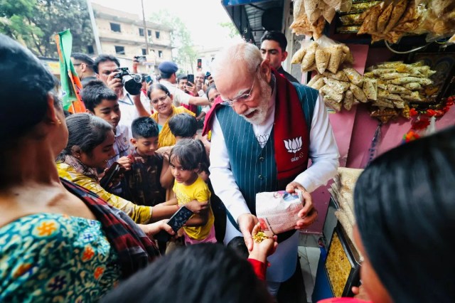  पश्चिम बंगाल की सियासत में ‘झालमुड़ी’ की एंट्री