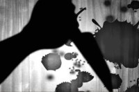 पत्नी की हत्या के बाद पति ने खुद पर किया जानलेवा वार