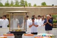 Kejriwal reached Rajghat