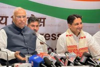 kharge statement controversy bjp files complaint with delhi police over hate speech