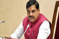 CM Holds Discussions on Party Organization and Government Administration in Delhi