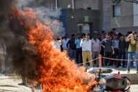 नोएडा में मजदूरों का तांडव