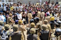 350 फैक्ट्रियों में तोड़फोड़ के बाद सरकार का बड़ा फैसला