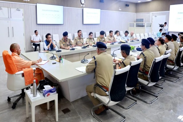 सीएम योगी का बड़ा फैसला, यूपी पुलिस में 81 हजार भर्तियां और कानून व्यवस्था पर सख्ती