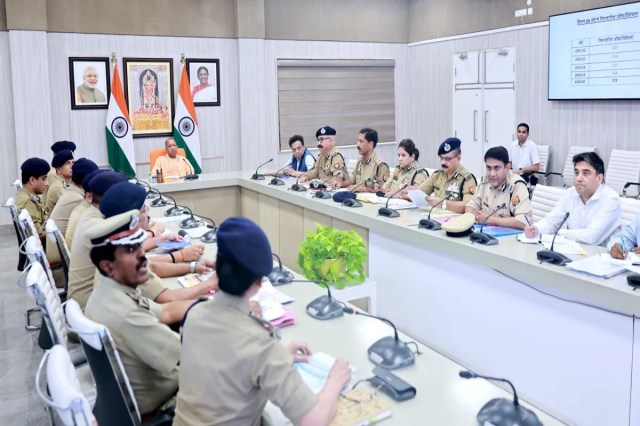 सीएम योगी का बड़ा फैसला, यूपी पुलिस में 81 हजार भर्तियां और कानून व्यवस्था पर सख्ती