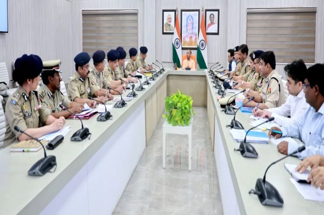 सीएम योगी का बड़ा फैसला, यूपी पुलिस में 81 हजार भर्तियां और कानून व्यवस्था पर सख्ती