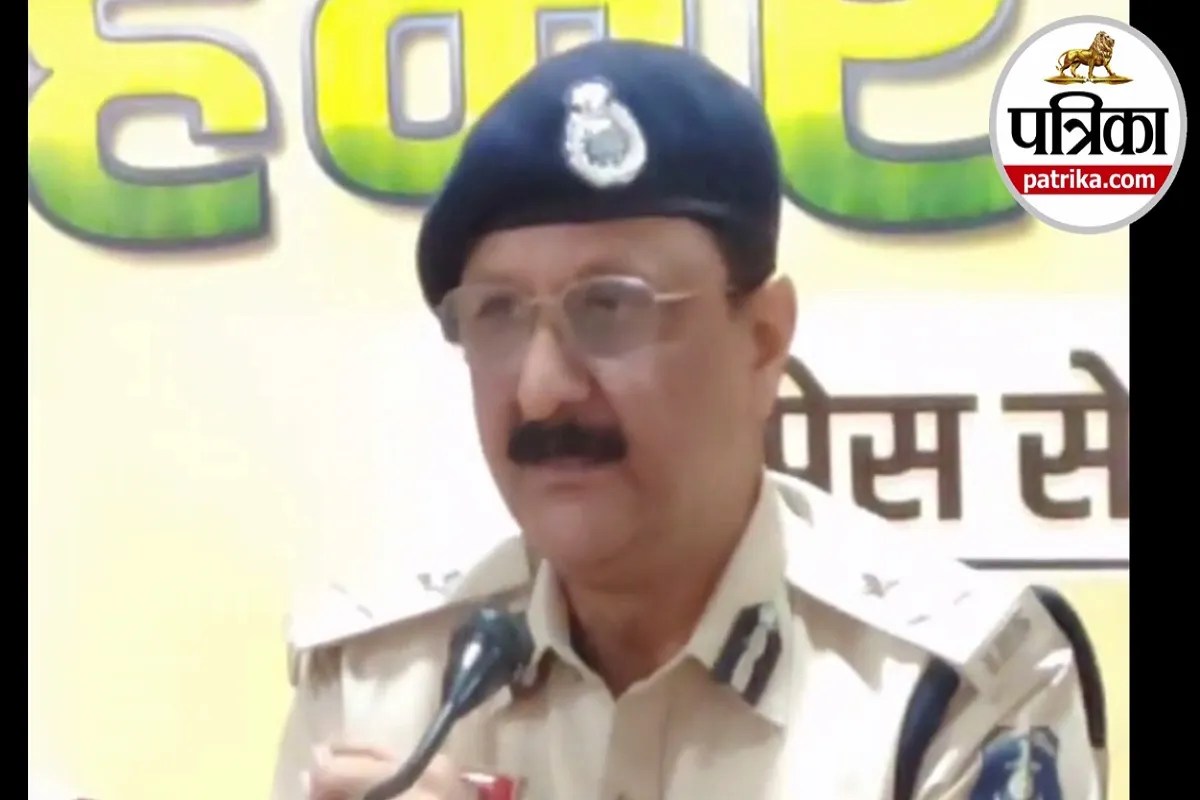 Raipur : पुलिस कमिश्नर संजीव शुक्ला सोशल मीडिया पर लाइव आए, किया सीधा संवाद