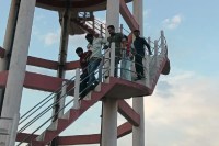 mp news Youth Climbs Water Tank Threatens to Jump if his Land get Sold in tikamgarh