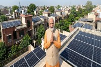 पीएम सूर्य घर योजना में यूपी बना देश का अग्रणी राज्य: सोलर रूफटॉप इंस्टॉलेशन में रिकॉर्ड बढ़ोतरी, हर जिले में दिख रहा असर (फोटो सोर्स : भाषा WhatsApp News Group)