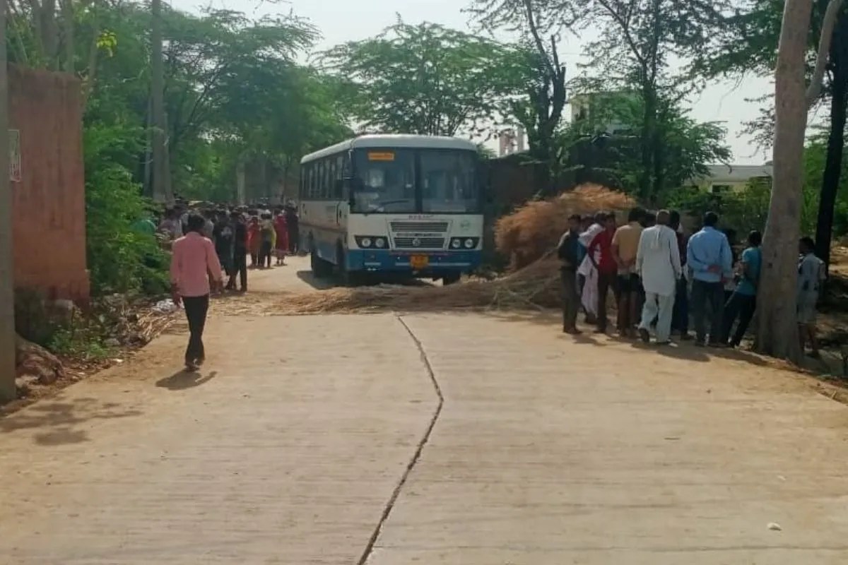 bharatpur-roadways-bus-accident-8-year-old-girl-killed-while-playing-driver-absconding-investigation-on