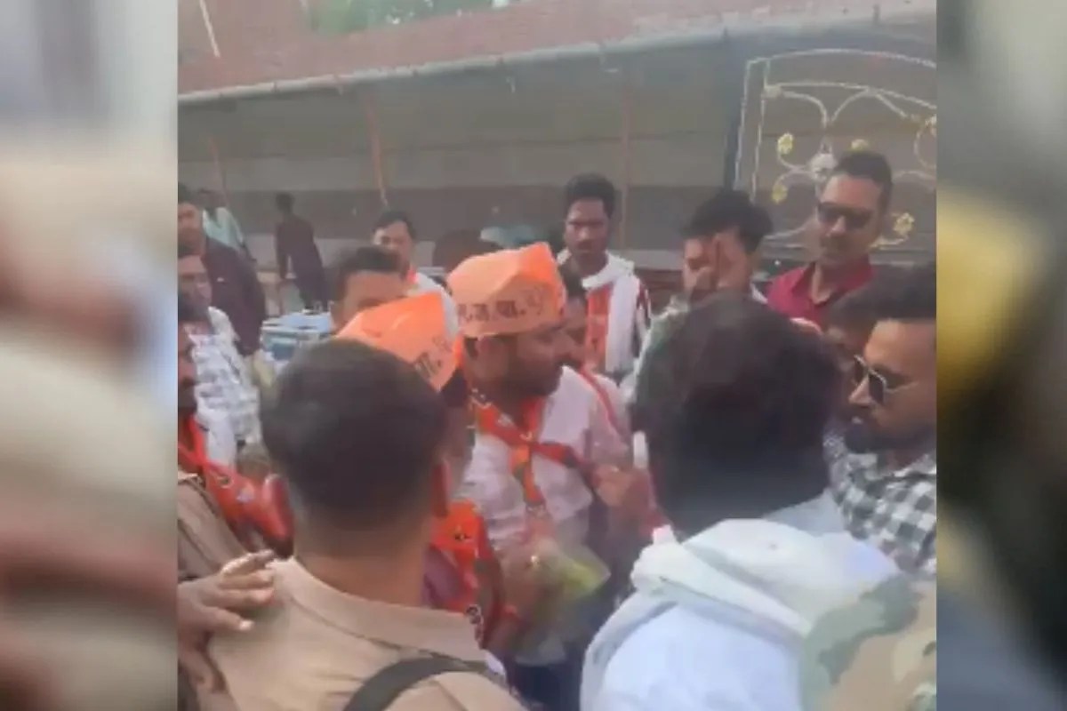 heated argument broke out between former bjp mla abhay kumar and prof shivakant ojha pratapgarh up