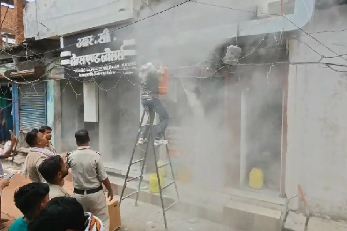 Fire Breaks Out at Gold-SilverPolishing Center Gas Cylinders Present Inside Shop mp news
