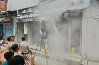 Fire Breaks Out at Gold-SilverPolishing Center Gas Cylinders Present Inside Shop mp news