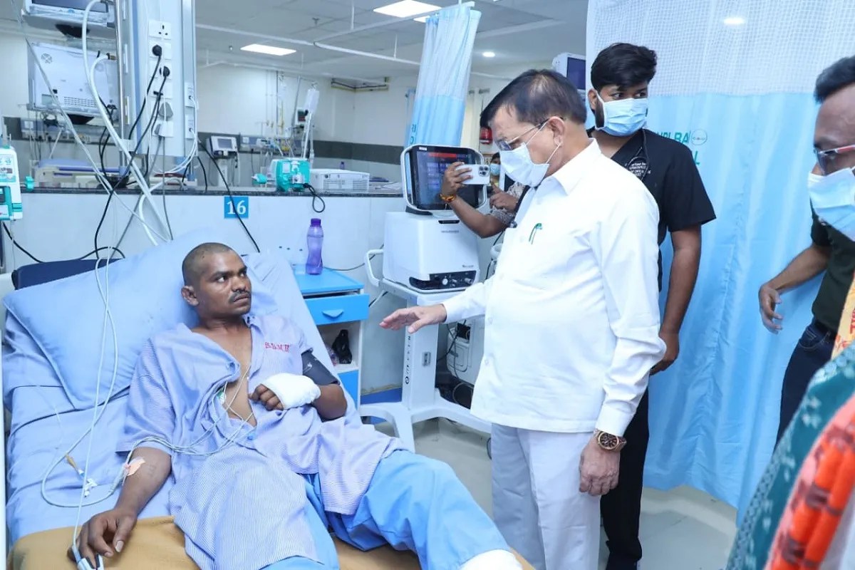 CG News: वेदांता प्लांट हादसे में घायलों का मंत्री लखन लाल देवांगन ने जाना हालचाल, बेहतर उपचार के दिए निर्देश