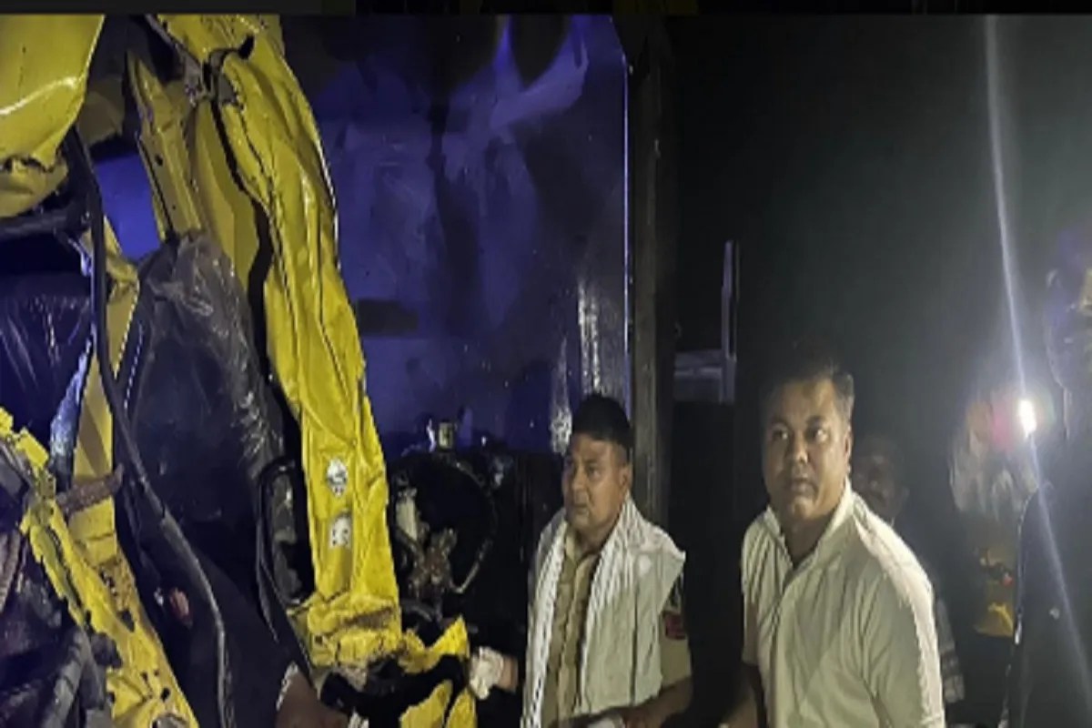 Raipur Accident: बजरंगपुर हाईवे पर मौत का मंजर, ट्क-हाइवा भिड़ंत में 3 की मौत, सुरक्षा व्यवस्था पर उठे सवाल