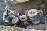 Truck Loaded with Steel Bars Plunges into Canal Three Laborers lost life in satna mp news