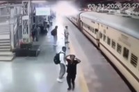 Youth Dragged at Bhopal Station by moving train video viral mp news