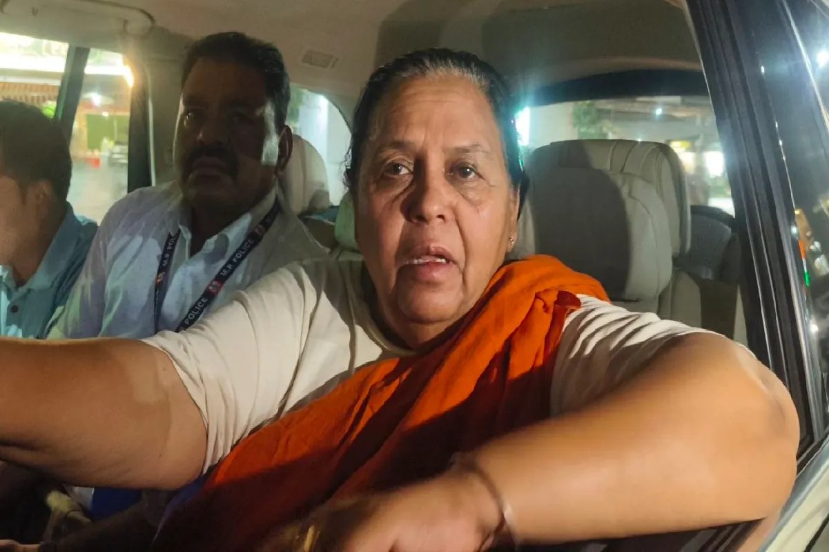 mp news Former CM Uma Bharti Lashes Out atdministration Anti-Encroachment Action in tikamgarh
