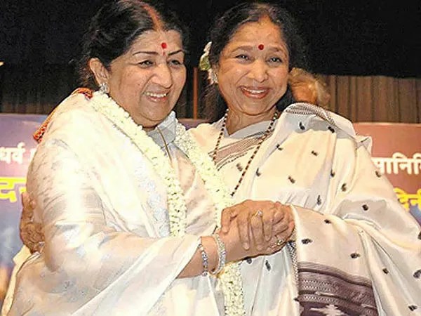 Asha Bhosle and Lata Mangeshkar