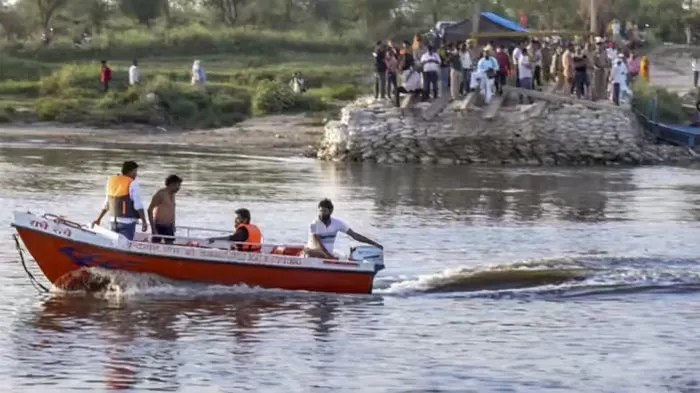 Mathura Yamuna Boat Accident