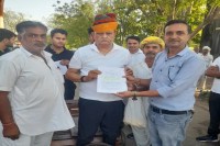 Bakararoad railway station demand, Jalore railway news, Rajasthan train stoppage demand, Broad gauge Rajasthan update, Rajasthan railway station facilities, Train halt demand Jalore, Kirori Lal Meena meeting news, Rajasthan rural railway issue, Express train stoppage demand, Superfast train halt Rajasthan, Jalore transport connectivity, Rajasthan railway passengers issue, Indian Railways Rajasthan news, Gujarat Rajasthan travel connectivity, Railway reservation facility demand