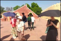 जयपुर के जंतर-मंतर पर आज सवेरे दस बजे ही भीषण गर्मी, शहर का अधिकतर पारा 41 डिग्री तक पहुंचा, फोटो - पत्रिका