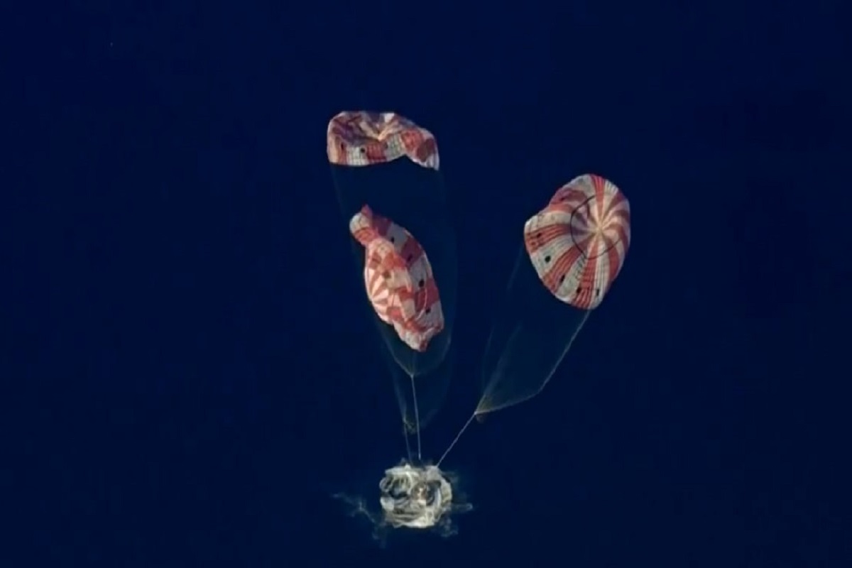 astronauts jumping into sea