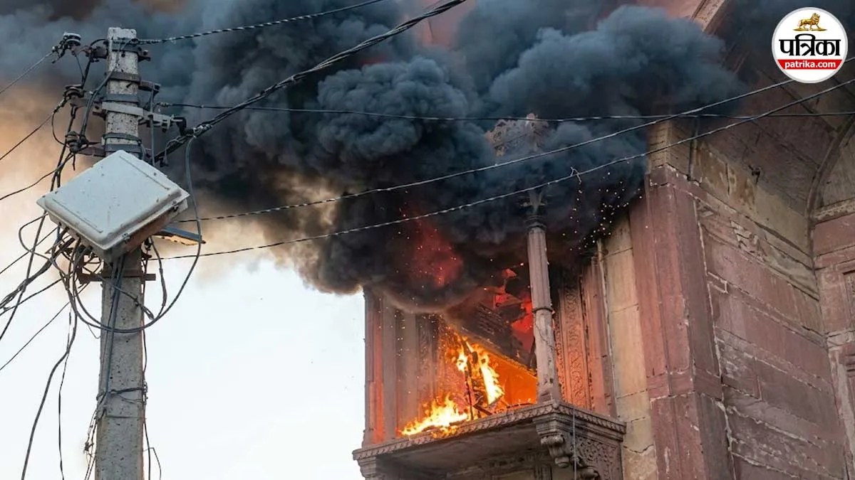mathura delhi gate chhatri fire news
