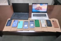 पुलिस की ओर से जब्त किए गए मोबाइल व लेपटॉप