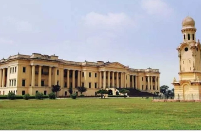 मुर्शिदाबाद का निजामत किला जहां से कभी देश का चलता था शासन। (फोटो- पत्रिका)