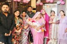 बेटी हुई है...लिखे वाहनों के काफिले के साथ घर लाए बिटिया को