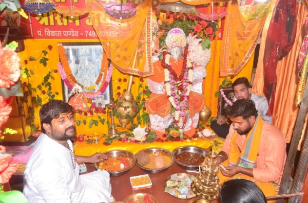 हनुमान जन्मोत्सव पर मिली सौगात! मच्छी तालाब मंदिर में बना नया शेड, श्रद्धालुओं को बड़ी राहत, Photo