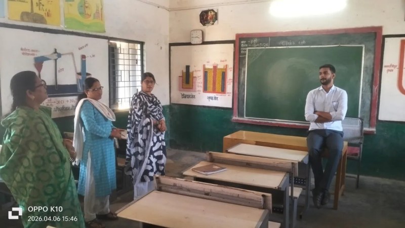 एसडीएम के निरीक्षण में बच्चे खेलते मिले, शिक्षक कर रहे थे बातचीत, बीईओ, बीआरसी व आठ शिक्षकों को थमाया नोटिस, वेतन काटने का प्रस्ताव भी