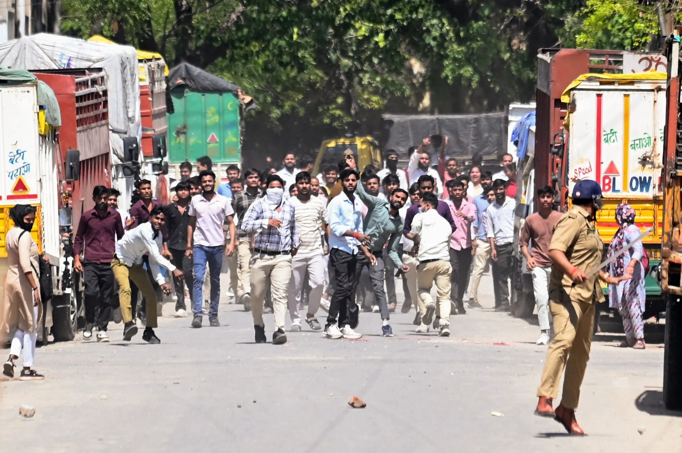 noida phase 2 garment workers protest salary hike inflation violence