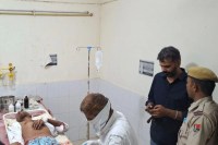 अस्पताल में भर्ती घायल। 