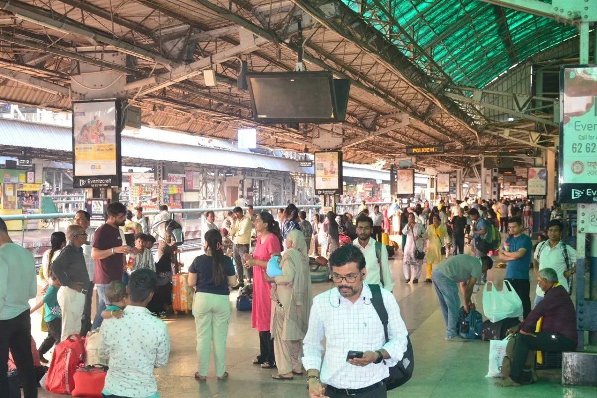 Rail News: रायपुर रेल मंडल की रफ्तार बरकरार: 4983 करोड़ का रिकॉर्ड राजस्व