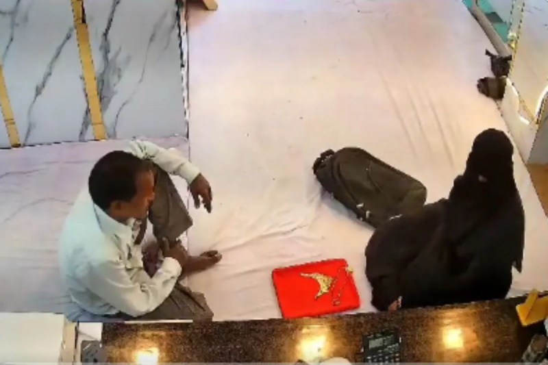नकाबपोश लुटेरी