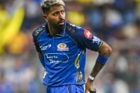 IPL 2026: Hardik Pandya Captaincy Crisis Mumbai Indians Playoff Hopes Dim
