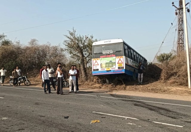 Horrific road accident in Nagaur: 4 people of the same family killed, 8 injured in collision between roadways bus and car