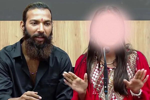 मोनालिसा ने फरमान खान संग शादी के बाद बयां किया दर्द, बोलीं- बदला मेरा बर्थ  सर्टिफिकेट, पहुंची कोर्ट | Mahakumbh Viral Girl Monalisa Big Reveal On Her  Birth Certificate ...
