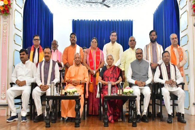 योगी सरकार में विभागों का बंटवारा