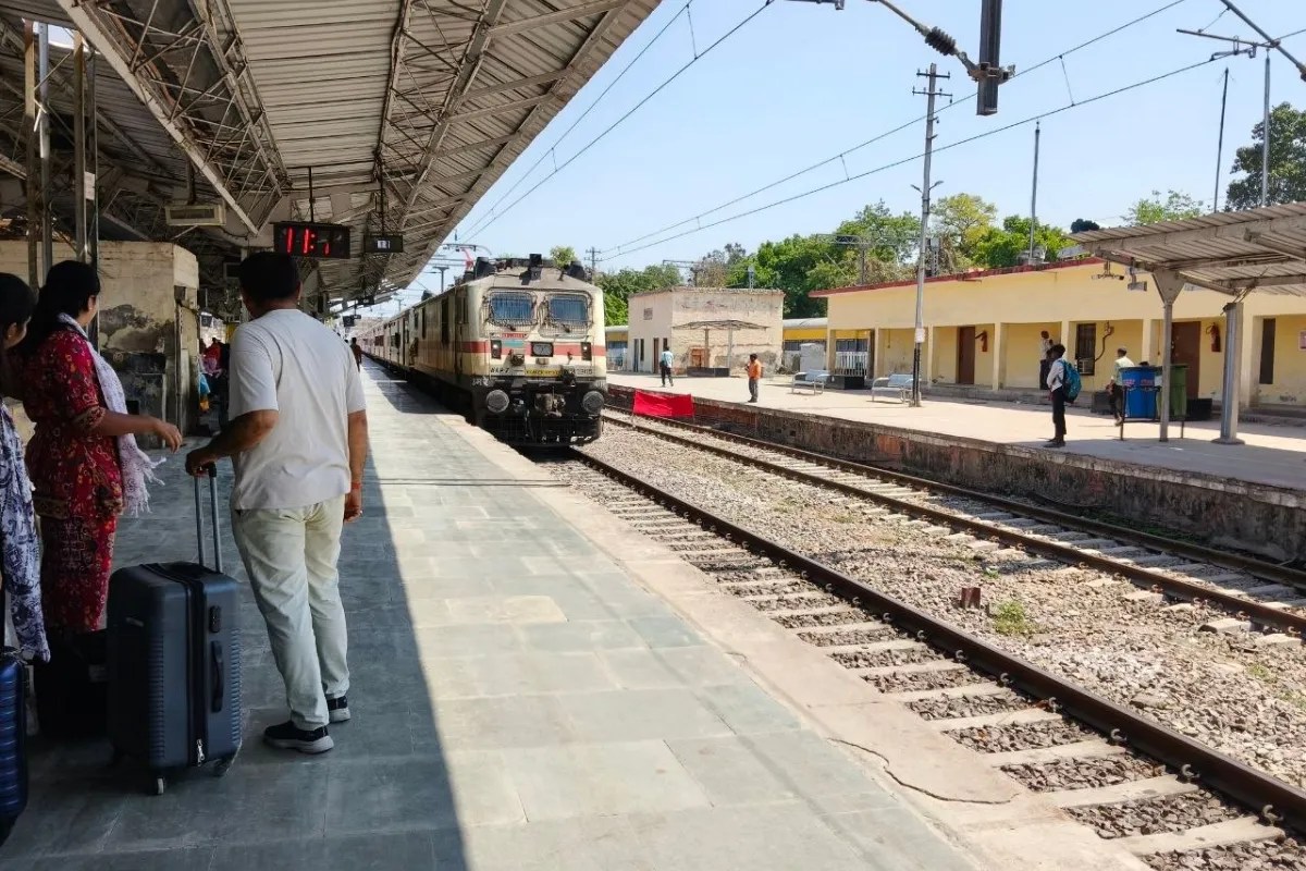 ट्रेनों के रूट में परिवर्तन, फोटो सोर्स- पत्रिका