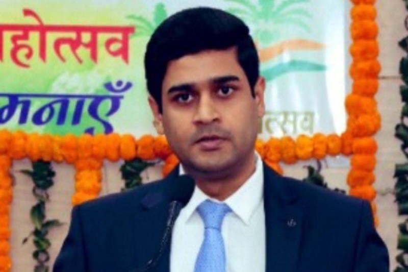 मऊ के नवनियुक्त जिलाधिकारी