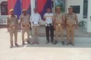 पुलिस की गिरफ्त में आरोपी, फोटो सोर्स- X इटावा पुलिस
