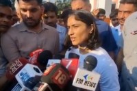 विनेश फोगाट फोटो सोर्स ANI