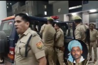 एनकाउंटर में आरोपी ढेर, इनसेट में ट्रेन में मृतक की फाइल फोटो फोटो सोर्स विभाग