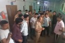 घटना की जानकारी लेती पुलिस फोटो सोर्स विभाग