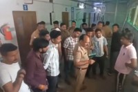 घटना की जानकारी लेती पुलिस फोटो सोर्स विभाग