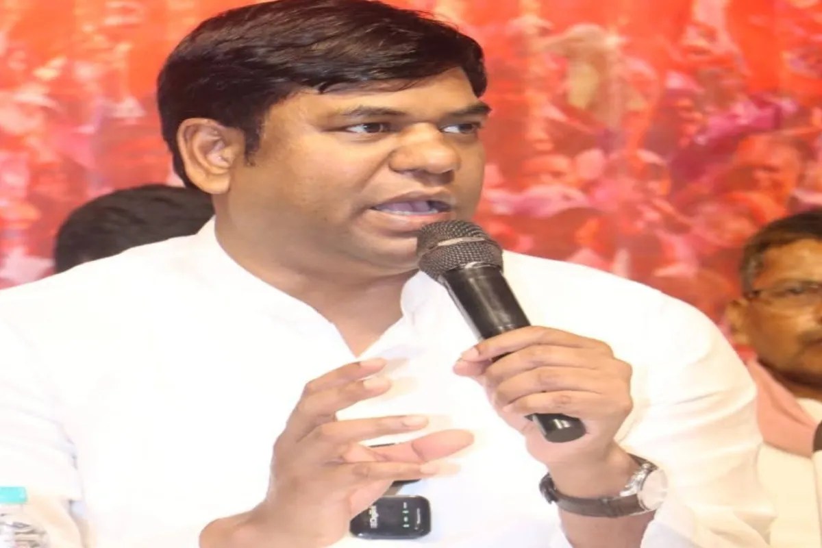VIP chief Mukesh Sahni
