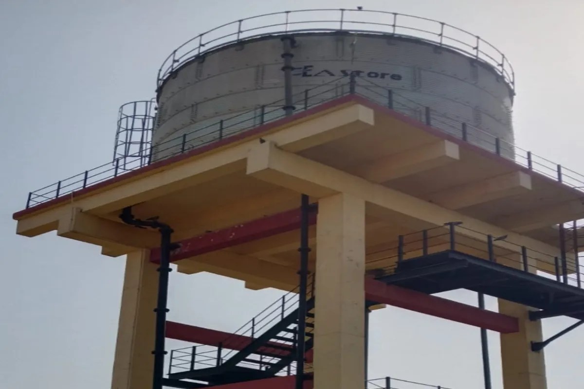 ग्राम पंचायत भैरमपुर में सफेद हाथी बनकर खड़ी पानी की टंकी फोटो सोर्स पत्रिका